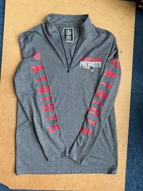Patriots NFL Team Apparel Gray 1/4 zip size small